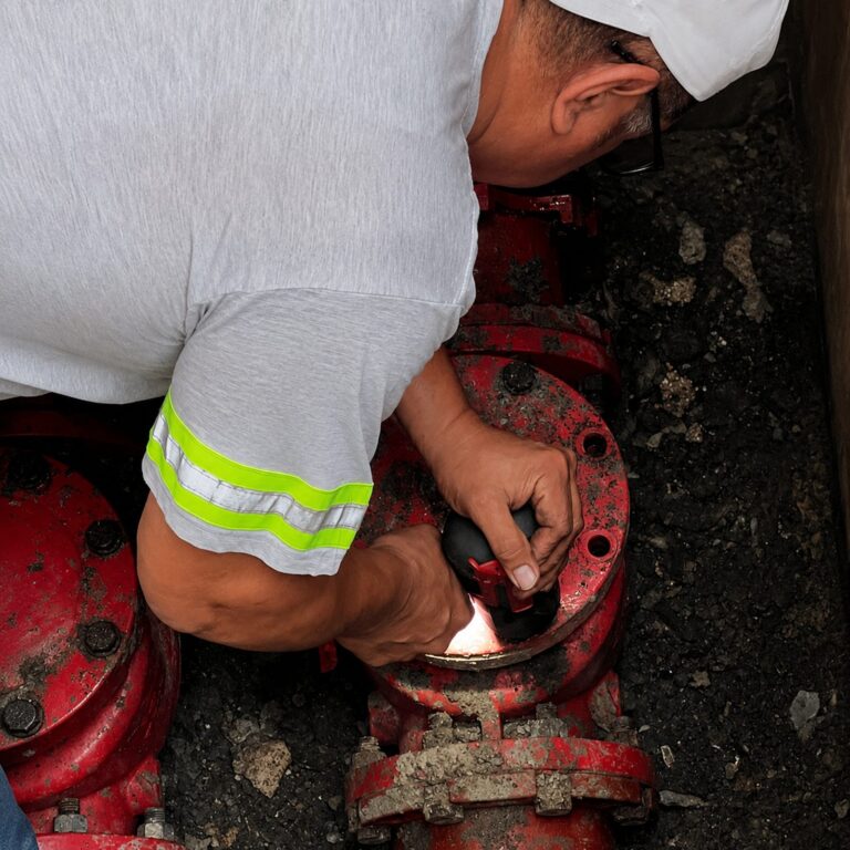 Servicio a válvulas de un sistema contra incendio