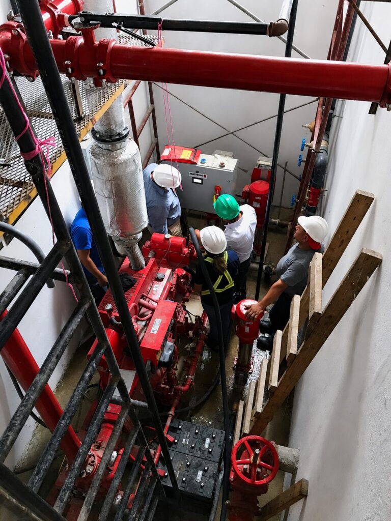 Intervención técnica en un cuarto de bombas
