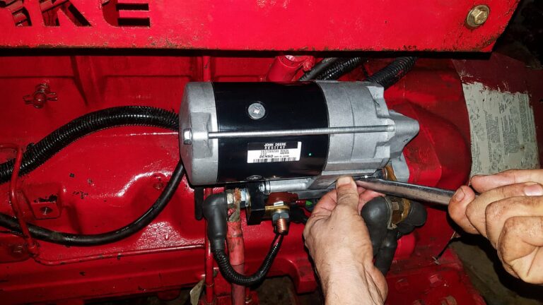 Montaje del motor de arranque de un grupo electrógeno