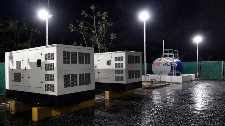 Plantas eléctricas de emergencia en operación